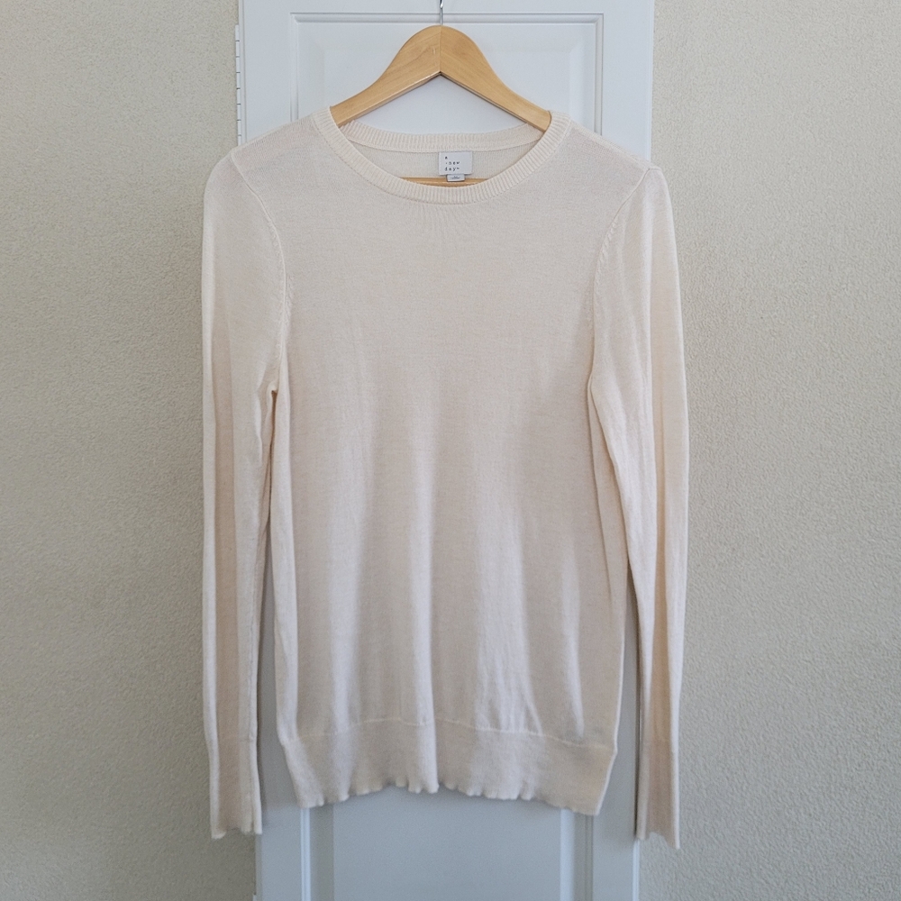 A New Day Cream Oatmeal Lightweight Sweater Size Medium